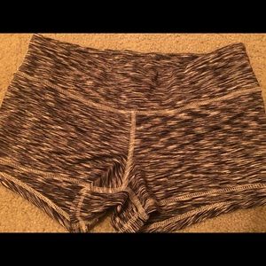 FLEO light grey patterned shorts